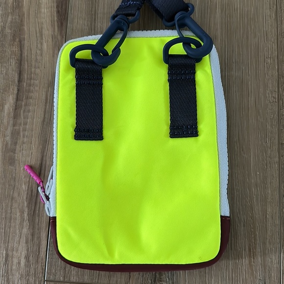 Lululemon Easy Access Cross body bag - Picture 7 of 10